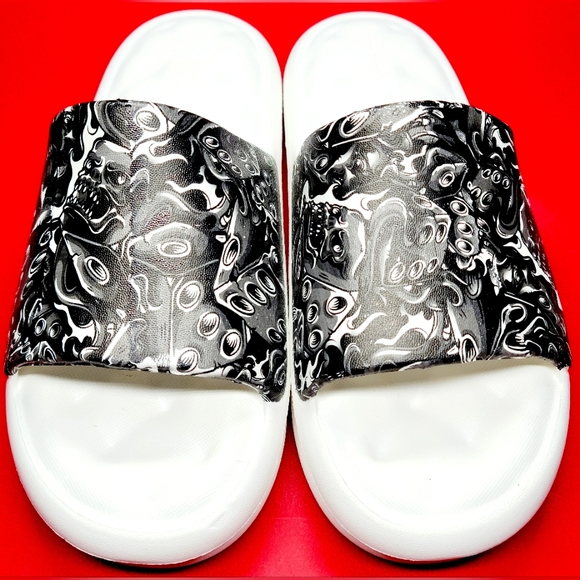 Beach Slides Professionally Customized With Evil Dice Sz 10 Men New - Picture 1 of 4
